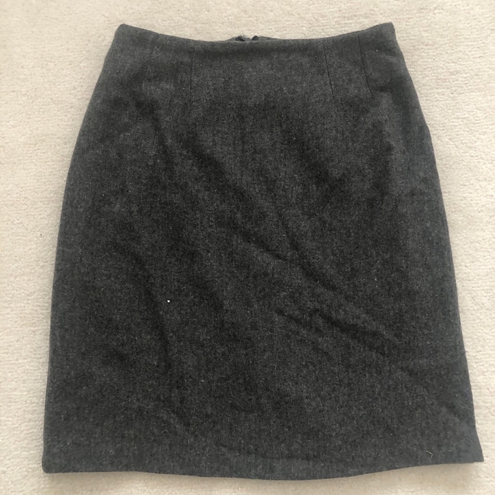 SAVANNAH 100% wool skirt grey. Size 6P